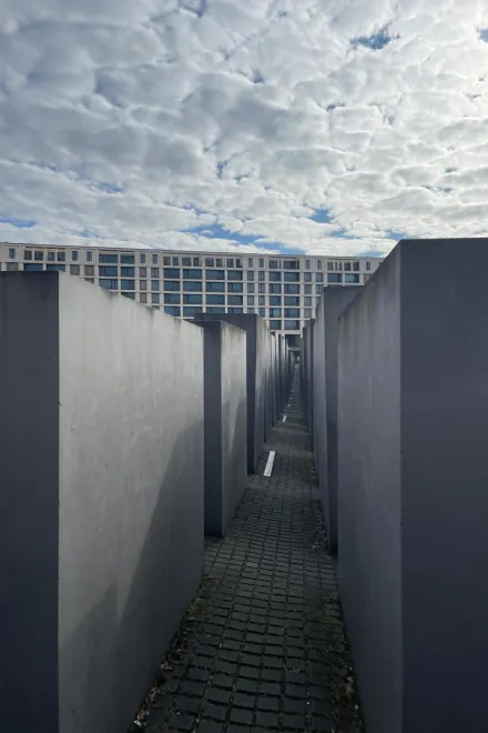 dcee92c2 d9e2 45a1 bbda 40fe30520a18 v2