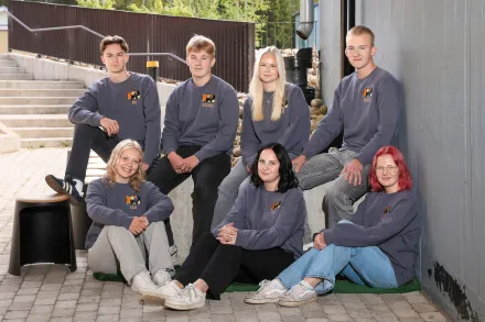 C 000682 8 1 682 6Z7A2051K gymnasiet i petalax tutorerna